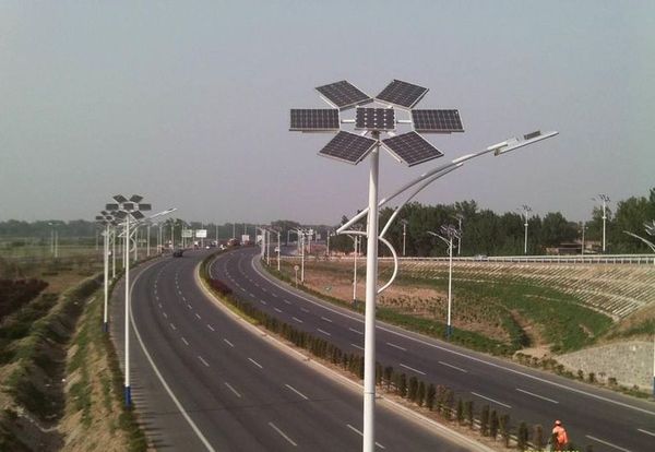 太陽能高桿路燈 太陽能高桿LED路燈